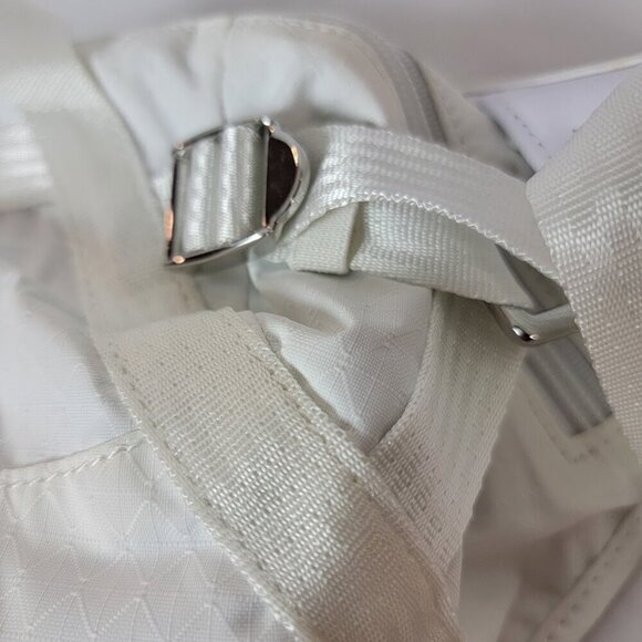 Athleta Excursion Belt Bag - Hands-Free Convenience - Picture 4 of 11